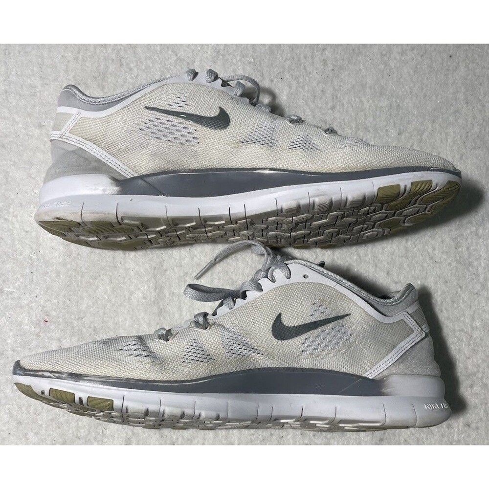 Nike Free TR Focus Flyknit White Sneakers Shoes 704674-100 Women Size 11